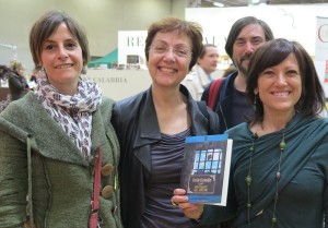 Da sinistra, Francesca Ferrua, l’autrice turca Feride Cicekoglu, Eva Capirossi e, in secondo piano, Stefano Delmastro