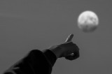 Gemma Giusta, Il dito e la luna